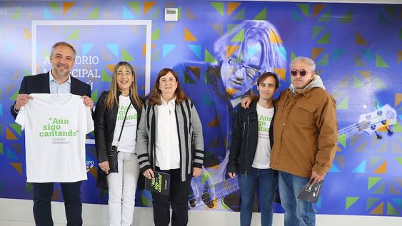 Matías Stevanato (intendente de Maipú), Viviana Gutiérrez (compañera de Marciano Cantero hasta sus últimos días), Marta Cantero (hermana del músico), Javier Cantero (hijo de Marciano) y Mario Araniti (músico, escritor y amigo del cantante).