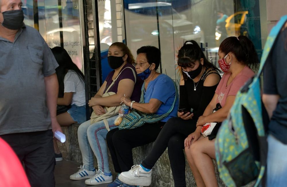 Debido al aumento de casos de coronavirus en Argentina, desde el Gobierno nacional buscan implementar nuevas medidas de ayuda económica. - Orlando Pelichotti / Los Andes