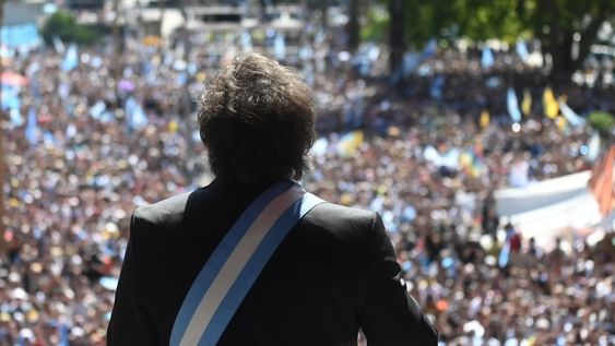 La asunción  de Javier Milei desde el balcón de la Casa Rosada. (Twitter)