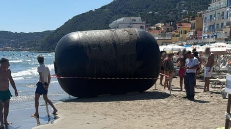 Todavía falta establecer qué embarcación pudo haberla perdido y cómo terminó en la playa.