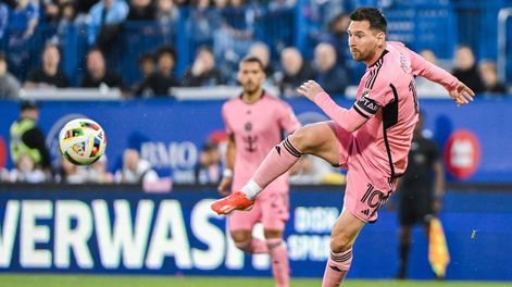 Los Andes | El argentino Lionel Messi, del Inter Miami, remata en el partido de la MLS disputado el sábado 11 de mayo de 2024, ante Montreal (Graham Hughes/The Canadian Press via AP)