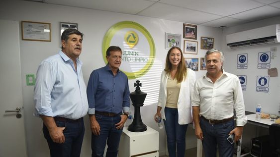 María Eugenia Vidal en Junín Punto Limpio, junto al gobernador Rodolfo Suárez, el senador nacional Alfredo Cornejo, y el vicegobernador Mario Abed.