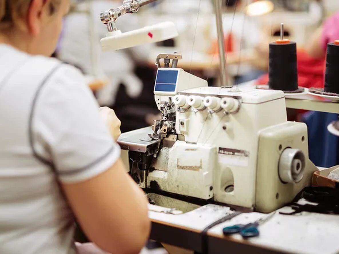 La producción textil se desplomó 22,6% y la mitad de la capacidad fabril quedó ociosa. (foto archivo)