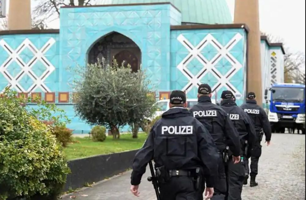 La policía de Alemania se encuentra realizando varios operativos en centros islamistas del país que están bajo sospecha de fomentar el antisemitismo, el odio a Israel y promover el fundamentalismo de Hezbolá.