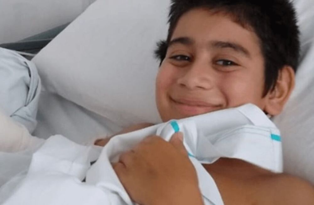 Thiago se encontraban en el fondo de su vivienda cortando leña con un hacha para la salamandra hogareña, trabajo que los hermanos realizan habitualmente / Gentileza