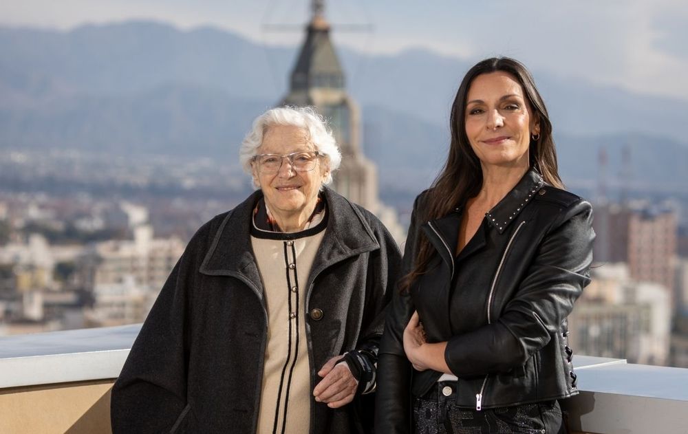 María Teresa Barbera y Laura Rez Masud En La Cima de Los Andes.&nbsp;