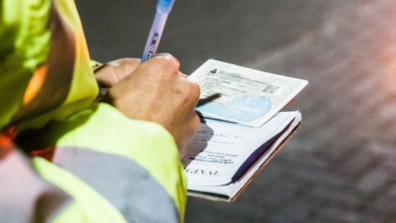 Ulpiano Suarez multó al club Colo Colo por cortar la calle, utilizar pirotecnia y arrojar residuos en la vía pública