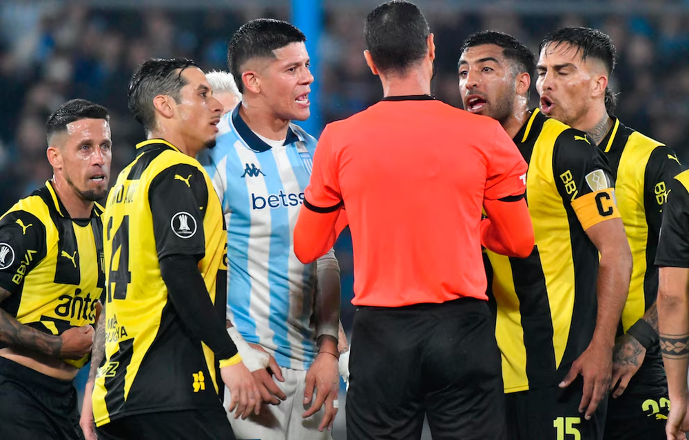 Marcos Rojo fue expulsado luego de ser reemplazado.&nbsp;