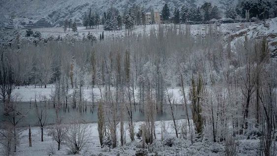 Luego de un fin de semana que trajo nieve a la precordillera mendocina, se espera que haya temperaturas bajo cero -al menos- hasta el miércoles. Las recomendaciones ante las bajas temperaturas. Foto: Ignacio Blanco / Los Andes