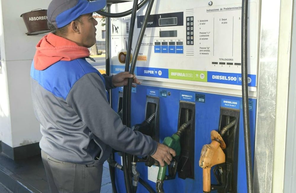 Aumento del precio de combustibles en YPF (Archivo / Los Andes)