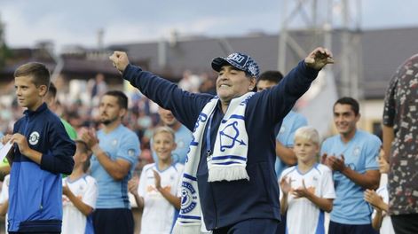 ¿La mano de Dios? El equipo de Maradona clasificó sobre la hora
