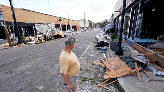 El hombre asegura haber viajado en el tiempo, desde 2090, y que el domingo habrá un huracán de una intensidad sin precedentes. - Imagen ilustrativa / AP