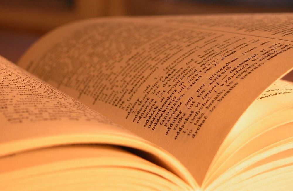El libro del guaymallino está expuesto este viernes en la Biblioteca Municipal Almafuerte.