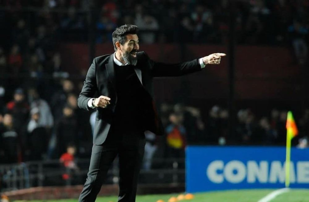 El entrenador Eduardo Domínguez renovó contrato en Colón de Santa Fe.