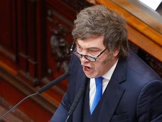 El Gobierno se vuelve a distanciar de la Iglesia Católica tras una polémica foto. El Gobierno se vuelve a distanciar de la Iglesia Católica tras una polémica foto.