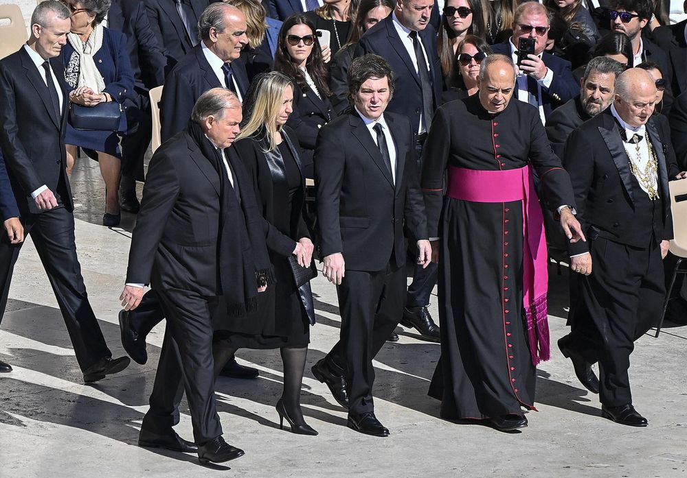 Milei prepara un viaje al Vaticano para conocer al papa León XIV en junio y luego volaría a Israel