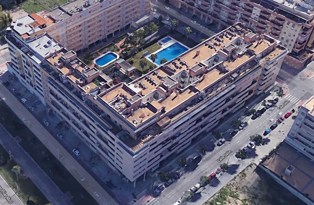 Conmoción en España: investigan si tiró a una nena por el balcón y luego se suicidó