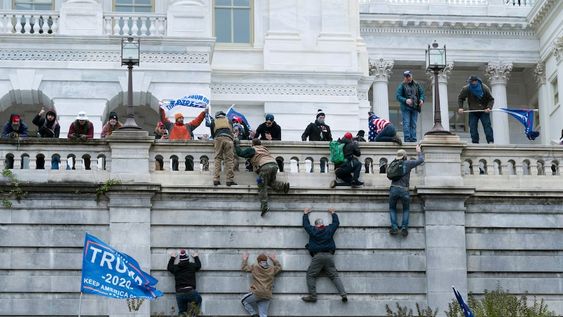 Un informe da cuenta que Facebook conocía la actividad de grupos violentos previo a la toma del Capitolio