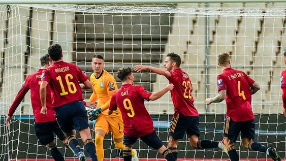 Le ganó a Grecia y en la última fecha definirá su pase a Qatar ante Suecia / AP.