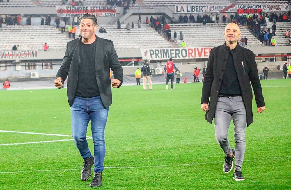 FELICIDAD. Así se mostró la dupla técnica bodeguera tras el resonante triunfo en el Monumental. Hay que darle importancia, expresó Orsi.
