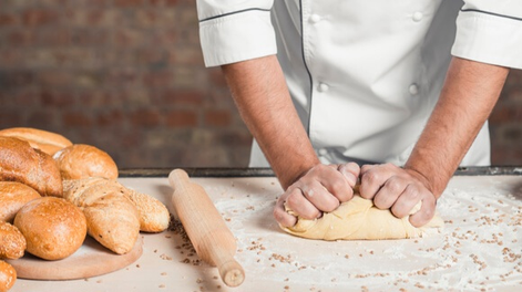 Dueño de una panadería deberá pagarle miles de euros a su empleado tras colocarle en el sueldo con el concepto nómina mes de abril al maricón.