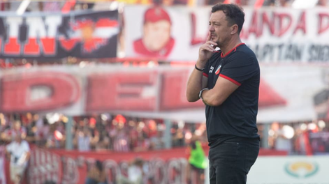 Luego de cuatro derrotas consecutivas, el entrenador llegó a un acuerdo con la dirigencia del Cruzado y dejó su cargo.