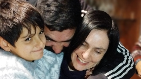 Fausto Morcos (13) y sus padres, José Morcos y Cecilia García. El niño murió atropellado en el Parque el 1 de noviembre.&nbsp;