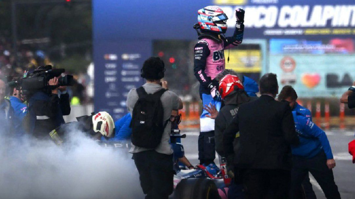 Fuego en un Fórmula 1: el cierre cinematográfico de Franco Colapinto en el Road Show de Buenos Aires