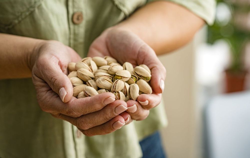 Su efecto es antiinflamatorio y sus nutrientes lo convierten en una alternativa saludable a las comidas pesadas antes de dormir.