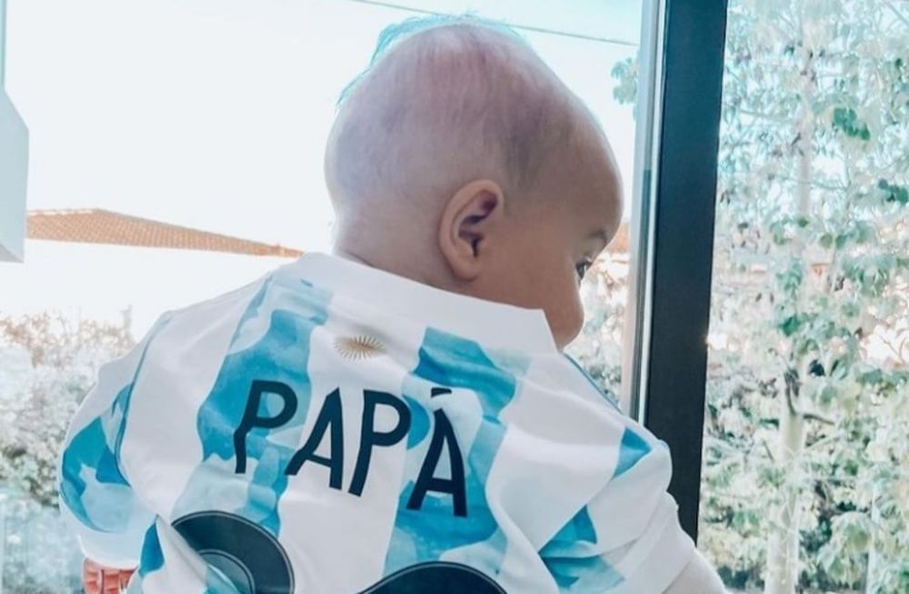 Nina alentó a su papá Lautaro Martínez, se desveló y convirtió a Agustina Gandolfo en zombie