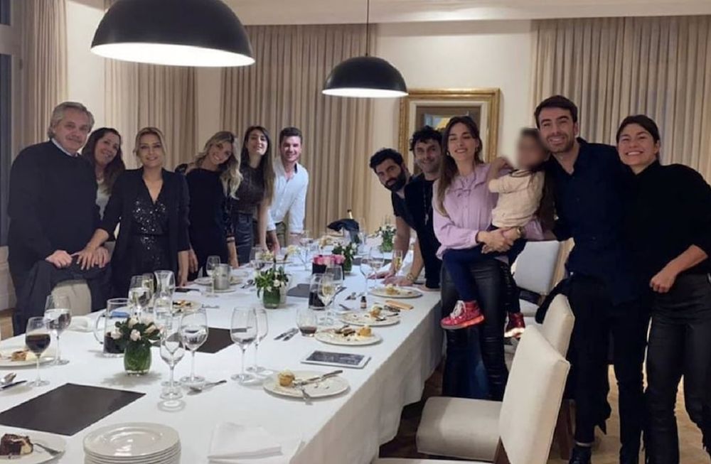 La foto de la fiesta de Fabiola Yáñez con Alberto Fernández en la Quinta de Olivos. Ocurrió el 14 de julio de 2020, en pleno aislamiento. (Gentileza)