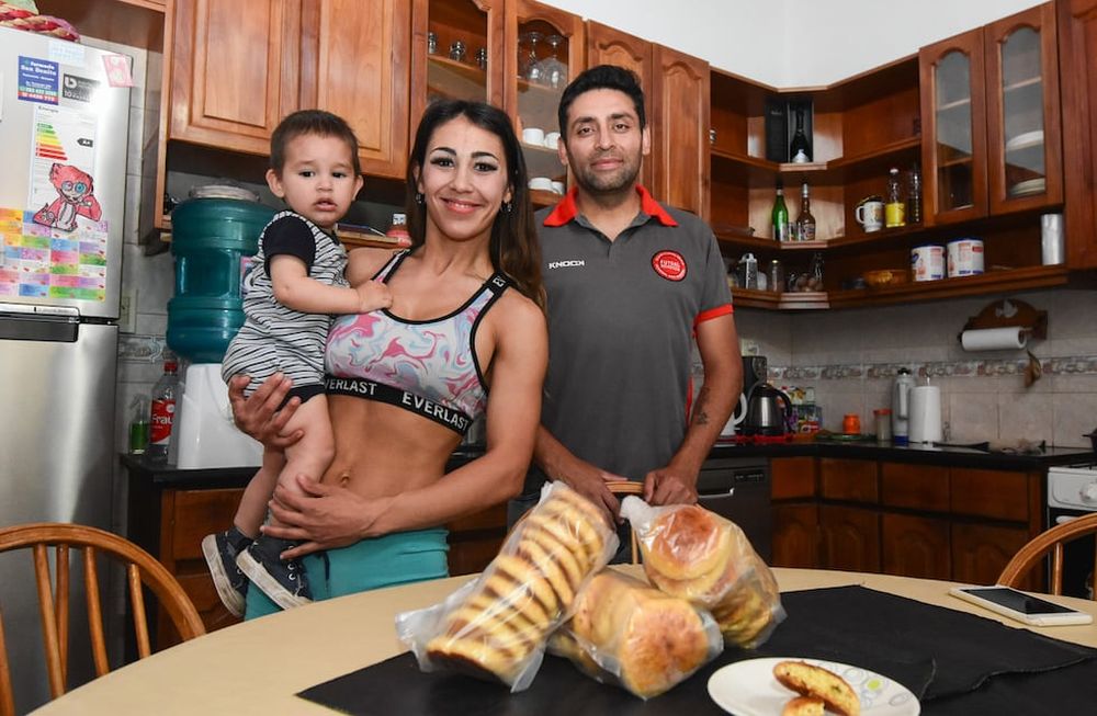 Maira Quiroga es fisicoculturista categoría Bikini Fitness, vende panes protéicos para juntar el dinero para poder competir.Foto: Mariana Villa / Los Andes