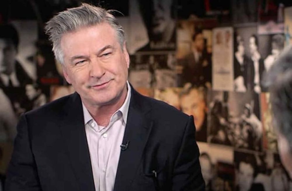 Alec Baldwin mató a una persona en un set de grabación.