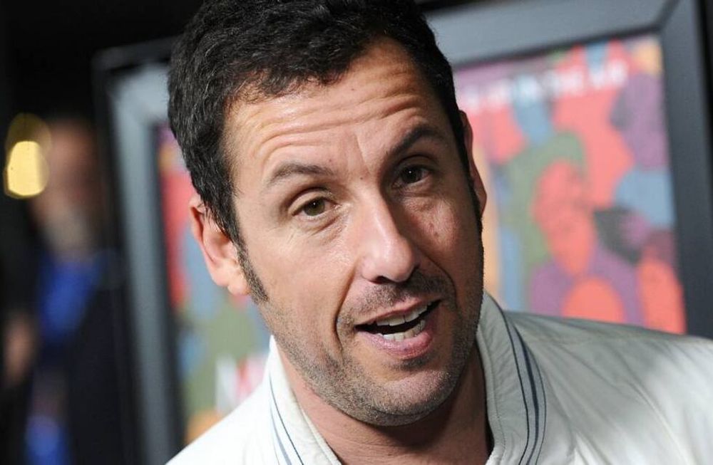 Netflix firma acuerdo con Adam Sandler para cuatro películas