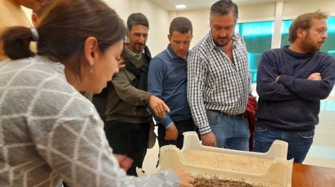 Los Andes | Productores de cítricos de Entre Ríos visitaron la bioplanta del Iscamen. Se acordaron ensayos con material biológico desarrollado en Mendoza. Foto: Gentileza
