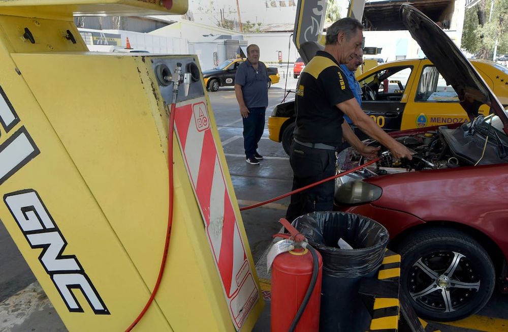 Aumentó el precio del GNC y por ganar clientes se estiró la brecha entre las estaciones de servicio. Foto: Orlando Pelichotti/ Los Andes