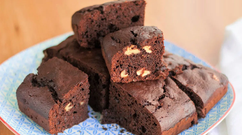 Este budín con nueces es Irresistible para las personas chocolatosas.&nbsp;