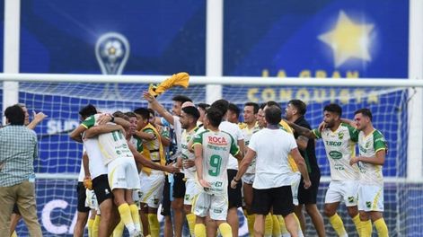 Defensa y Justicia campeón de la Copa Sudamericana 2020, jugará la Copa Libertadores 2021. / Gentileza.