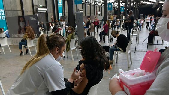El faltante mundial de vacunas contra el Covid-19 imposibilita a los estados provinciales gestionar compras.