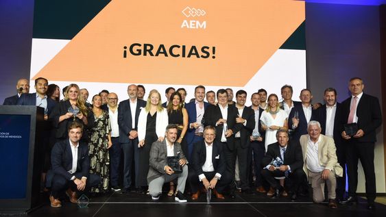 noche de gala y reconocimiento: aem premio a los mejores ejecutivos y empresas de mendoza
