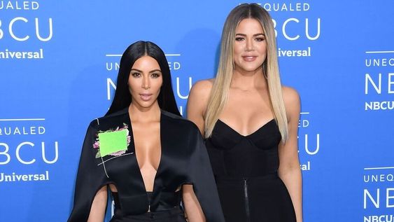 Kim y Khloé Kardashian compiten en Instagram para ver quién tiene el escote más sensual