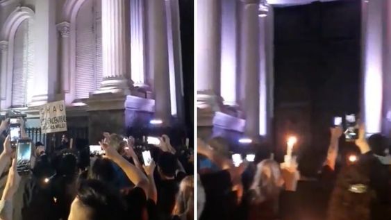 Simpatizantes libertarios se juntaron en la puerta del Banco Central para hacer un velorio a la institución.