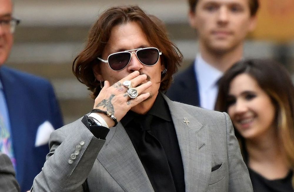 El actor recibirá el Premio Donostia y fue criticado por las cineastas españolas, alegando a que se interpreta como No importa que seas un maltratador si eres buen actor.