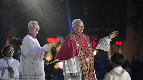 El Vaticano excomulgó a seis obispos de la Fraternidad San Pío X por un acto considerado cismático.