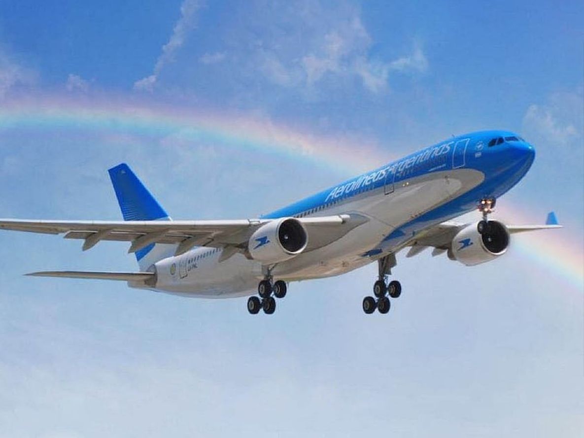 Aerolíneas Argentinas y Flybondi lanzaron promociones para comprar pasajes en cuotas.