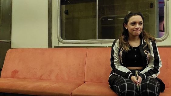 Una ex participante de Bake Off fue a un restaurante con temática de metro de Nueva York, se indignó por la comida y el precio e hizo su descargo en Twitter.