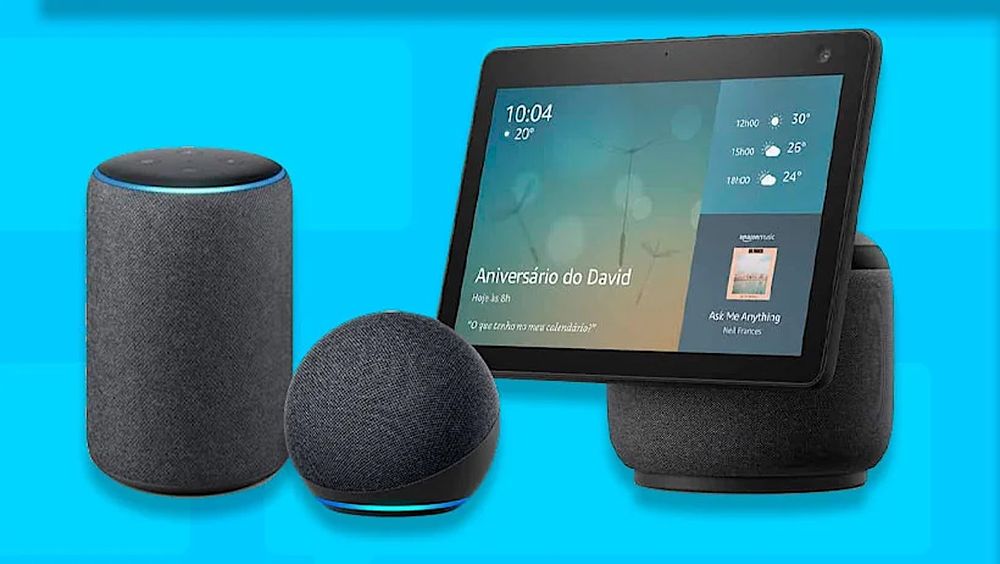 Tres modelos de Amazon Echo que muestra cómo pasaron de solo comandos de voz a sumar pantalla táctil.