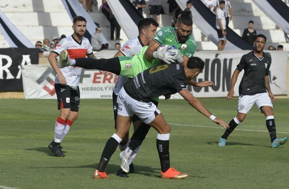 Gimnasia enfrenta al Deportivo Morón por la Primera Nacional / Orlando Pelichotti.