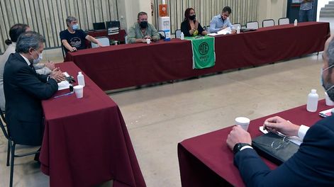 Los Andes | El Gobierno provincial dio inicio a las negociaciones salariales con los gremios estatales y la propuesta oficial fue rechazada por los gremios.Foto: Orlando Pelichotti / Los Andes