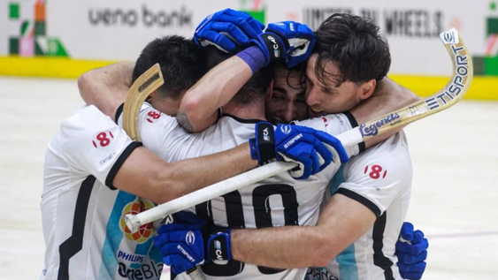 La Selección argentina de hockey patín goleó a Italia y se metió en las semifinales del Mundial.